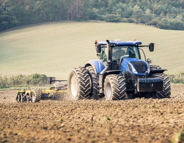 UNE 68116 para enganches de petaca en vehículos agrícolas